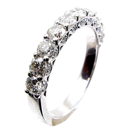 Shared Prong Set Single Row Wedding Ring With dpave set dismond
