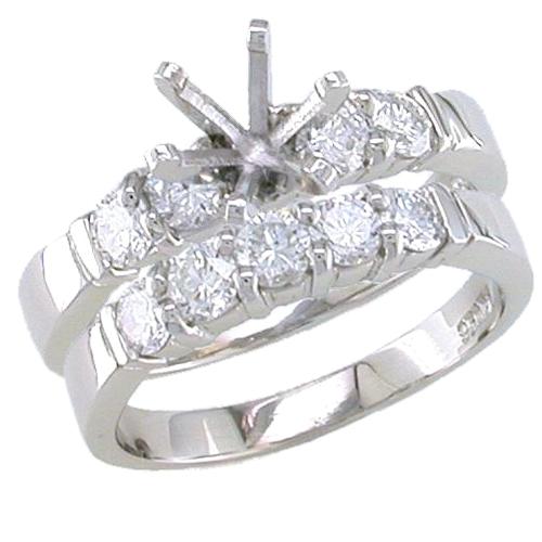 Prong Set Round Diamond Bridal Set (Semi Mount)